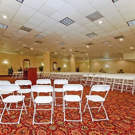 Quality Inn And Suites Conference Center Ричмънд Екстериор снимка