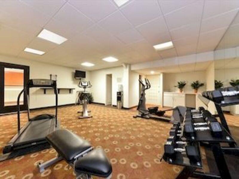 Quality Inn And Suites Conference Center Ричмънд Екстериор снимка