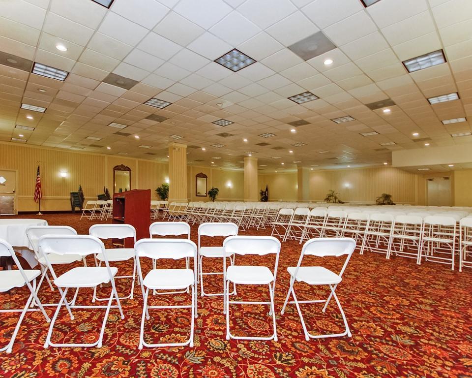 Quality Inn And Suites Conference Center Ричмънд Екстериор снимка
