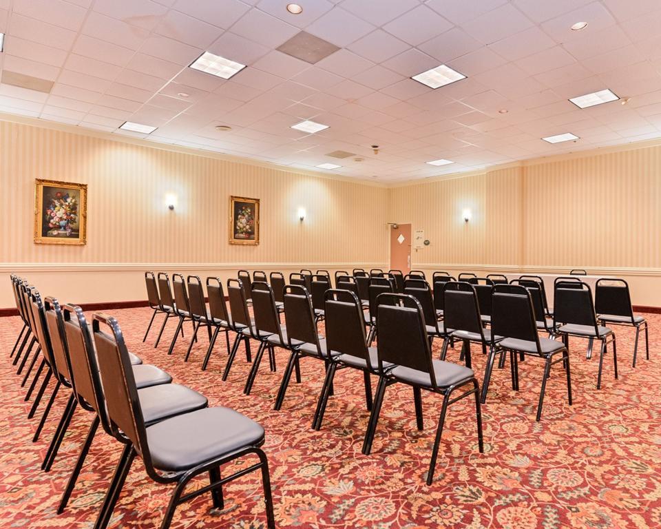 Quality Inn And Suites Conference Center Ричмънд Екстериор снимка