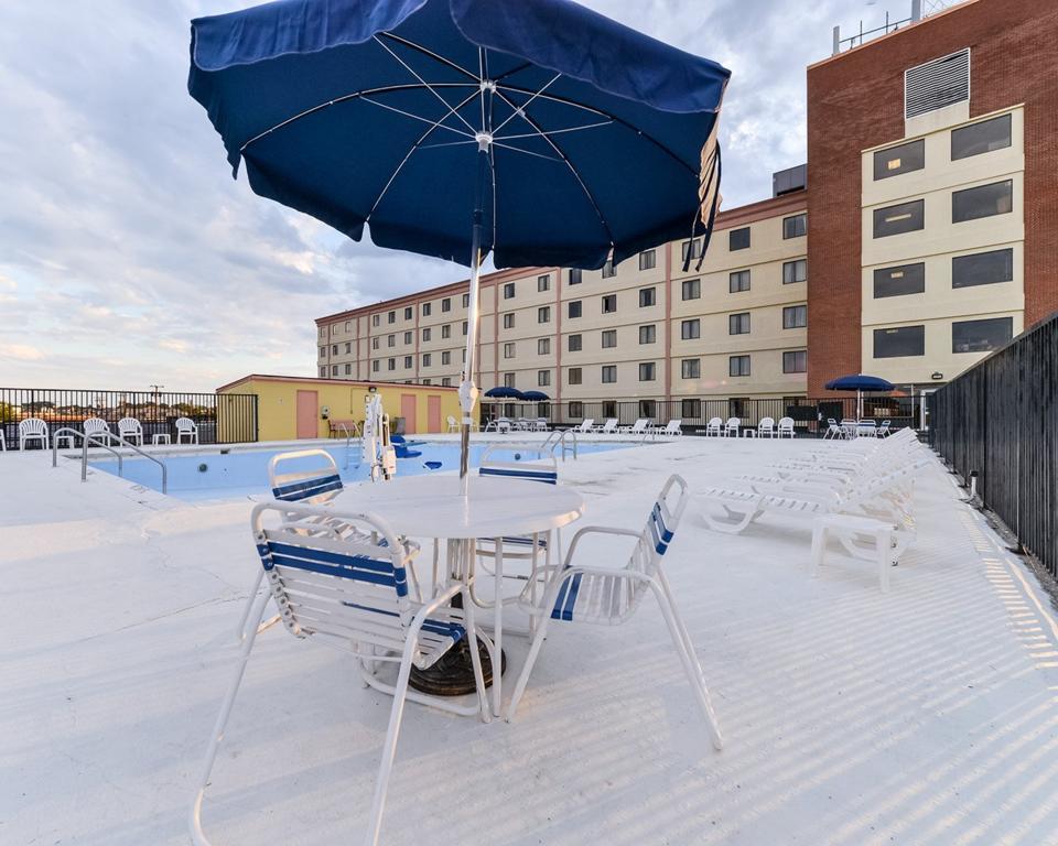 Quality Inn And Suites Conference Center Ричмънд Екстериор снимка