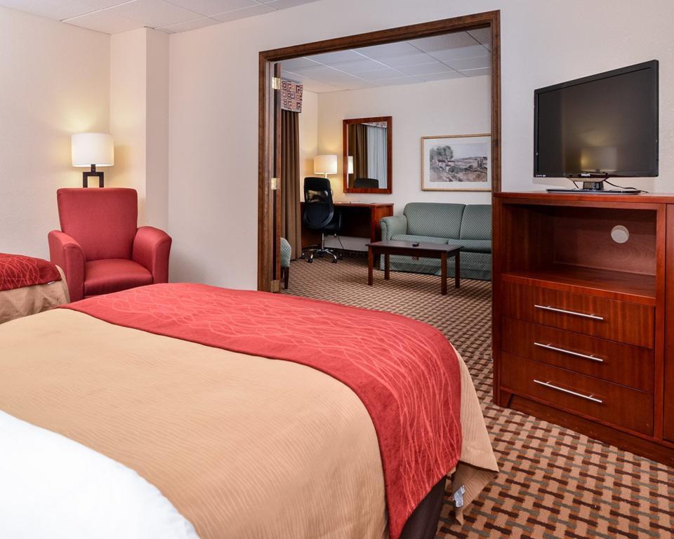 Quality Inn And Suites Conference Center Ричмънд Екстериор снимка