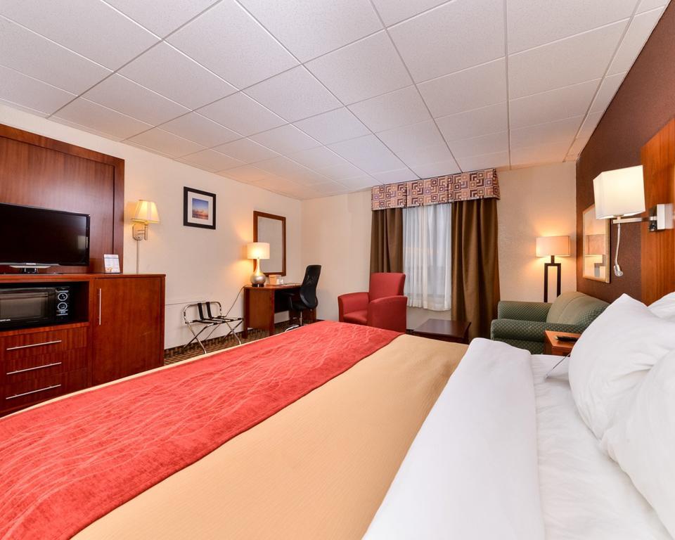 Quality Inn And Suites Conference Center Ричмънд Стая снимка