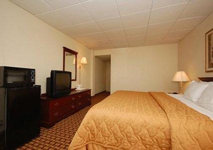 Quality Inn And Suites Conference Center Ричмънд Стая снимка