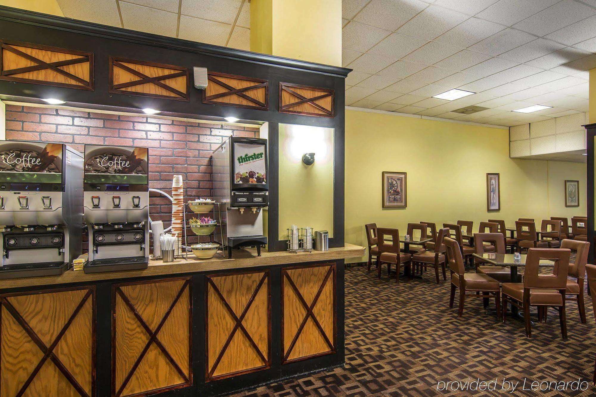 Quality Inn And Suites Conference Center Ричмънд Екстериор снимка