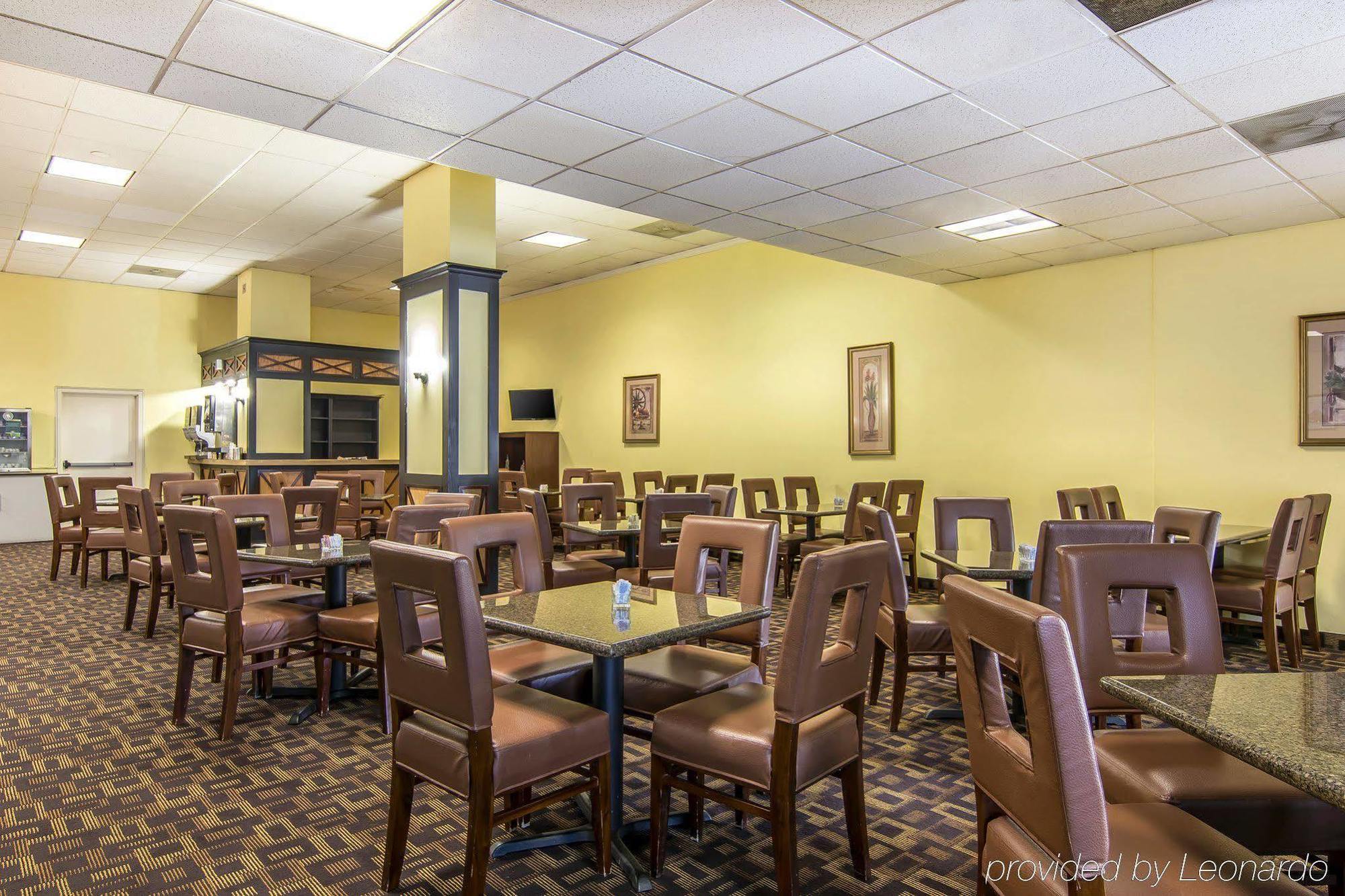 Quality Inn And Suites Conference Center Ричмънд Екстериор снимка
