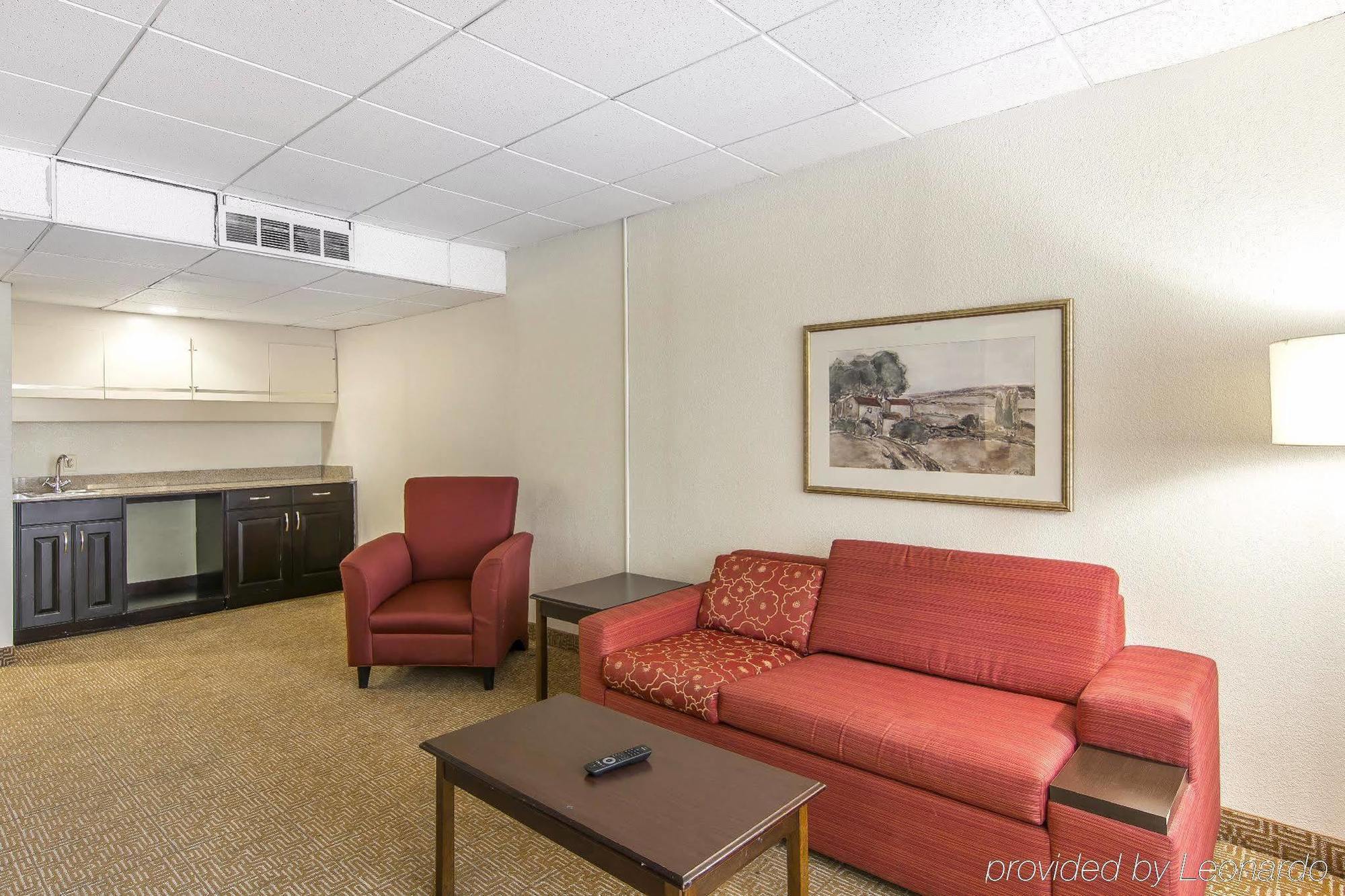 Quality Inn And Suites Conference Center Ричмънд Екстериор снимка
