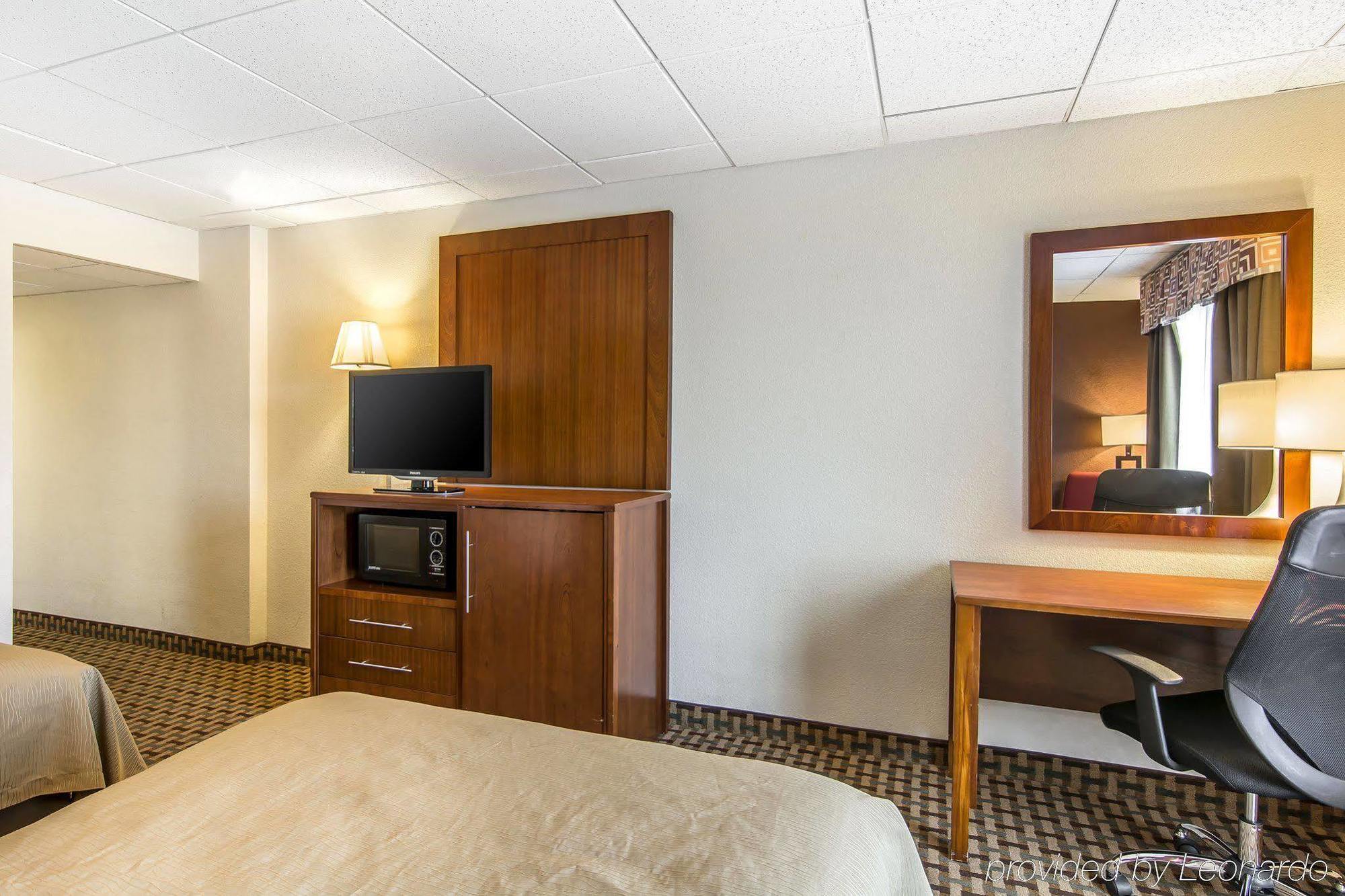 Quality Inn And Suites Conference Center Ричмънд Екстериор снимка