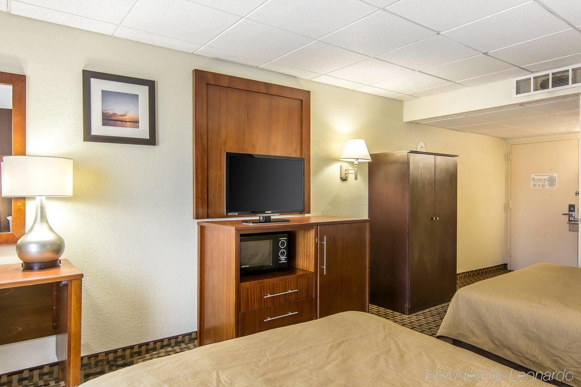 Quality Inn And Suites Conference Center Ричмънд Екстериор снимка