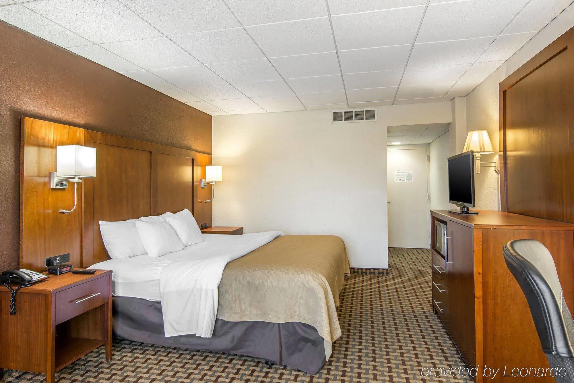 Quality Inn And Suites Conference Center Ричмънд Екстериор снимка