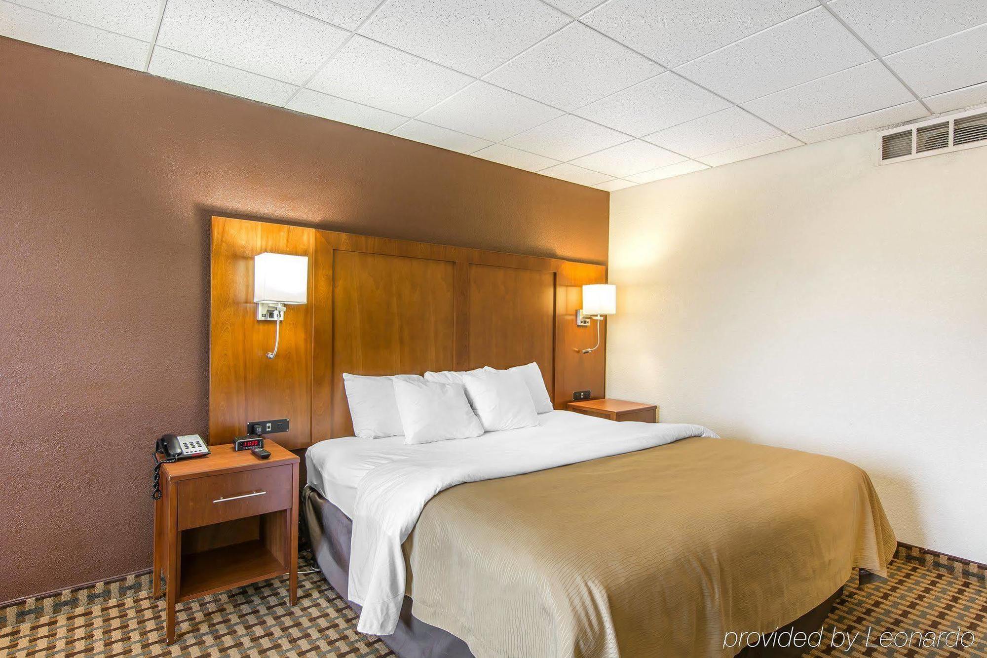 Quality Inn And Suites Conference Center Ричмънд Екстериор снимка