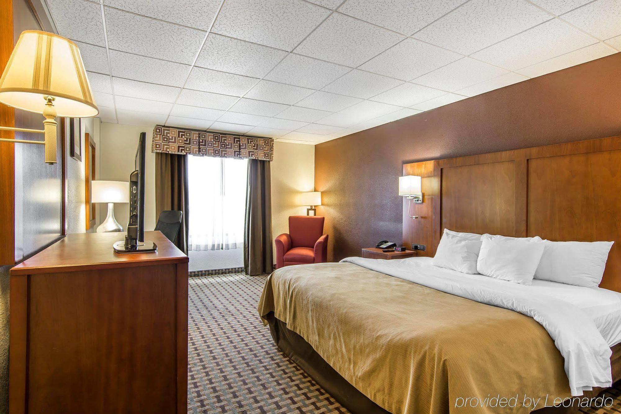 Quality Inn And Suites Conference Center Ричмънд Екстериор снимка