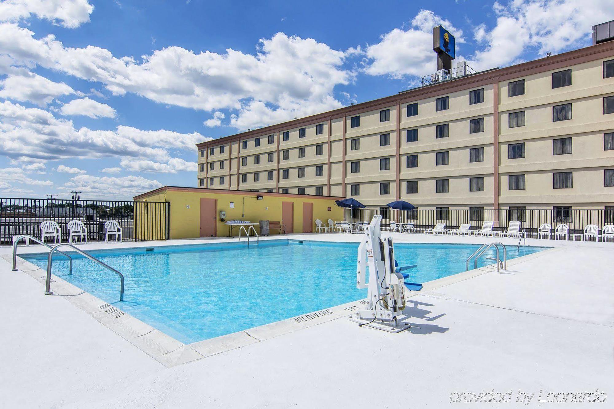 Quality Inn And Suites Conference Center Ричмънд Екстериор снимка