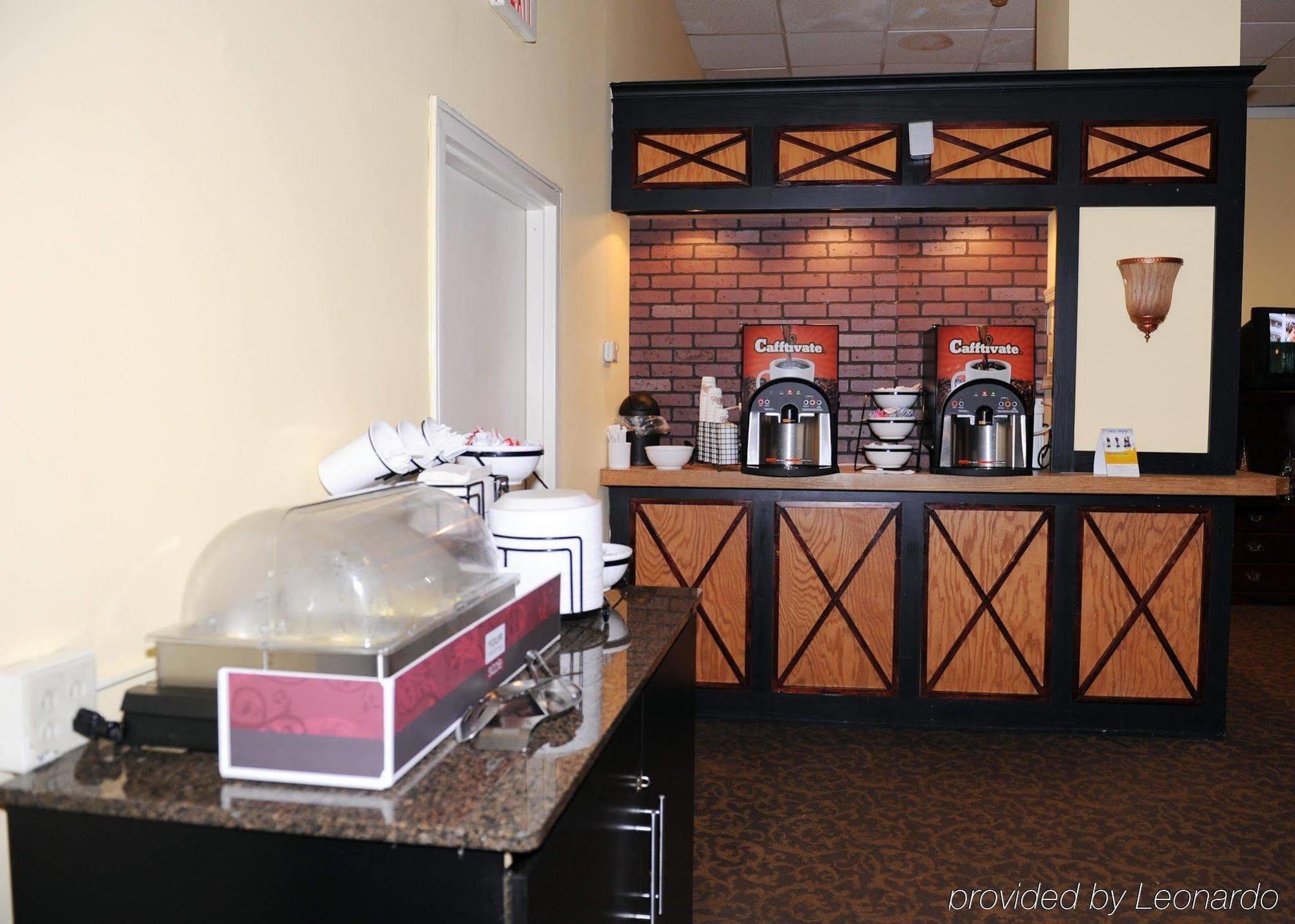 Quality Inn And Suites Conference Center Ричмънд Ресторант снимка